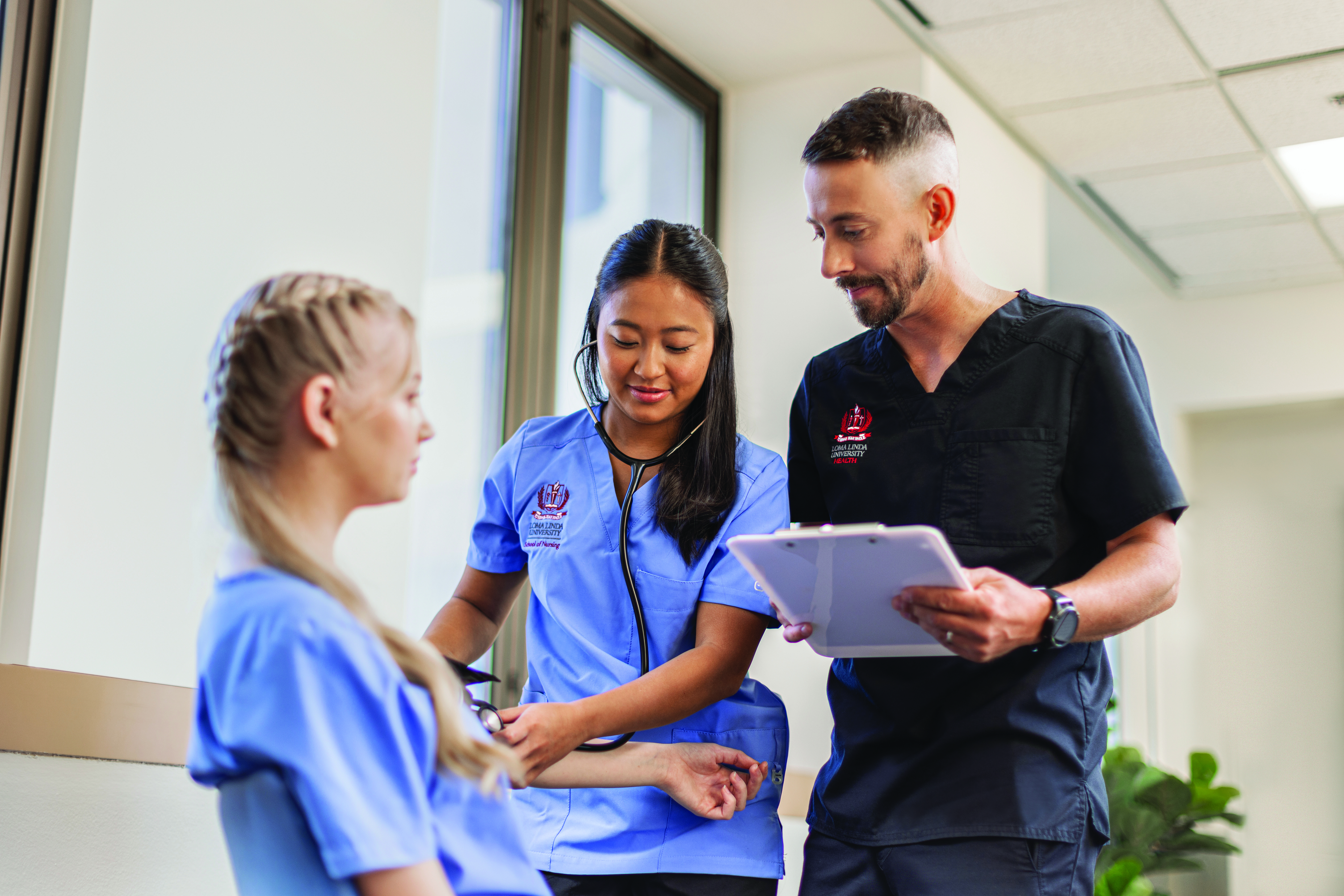 Students learning in clinical setting