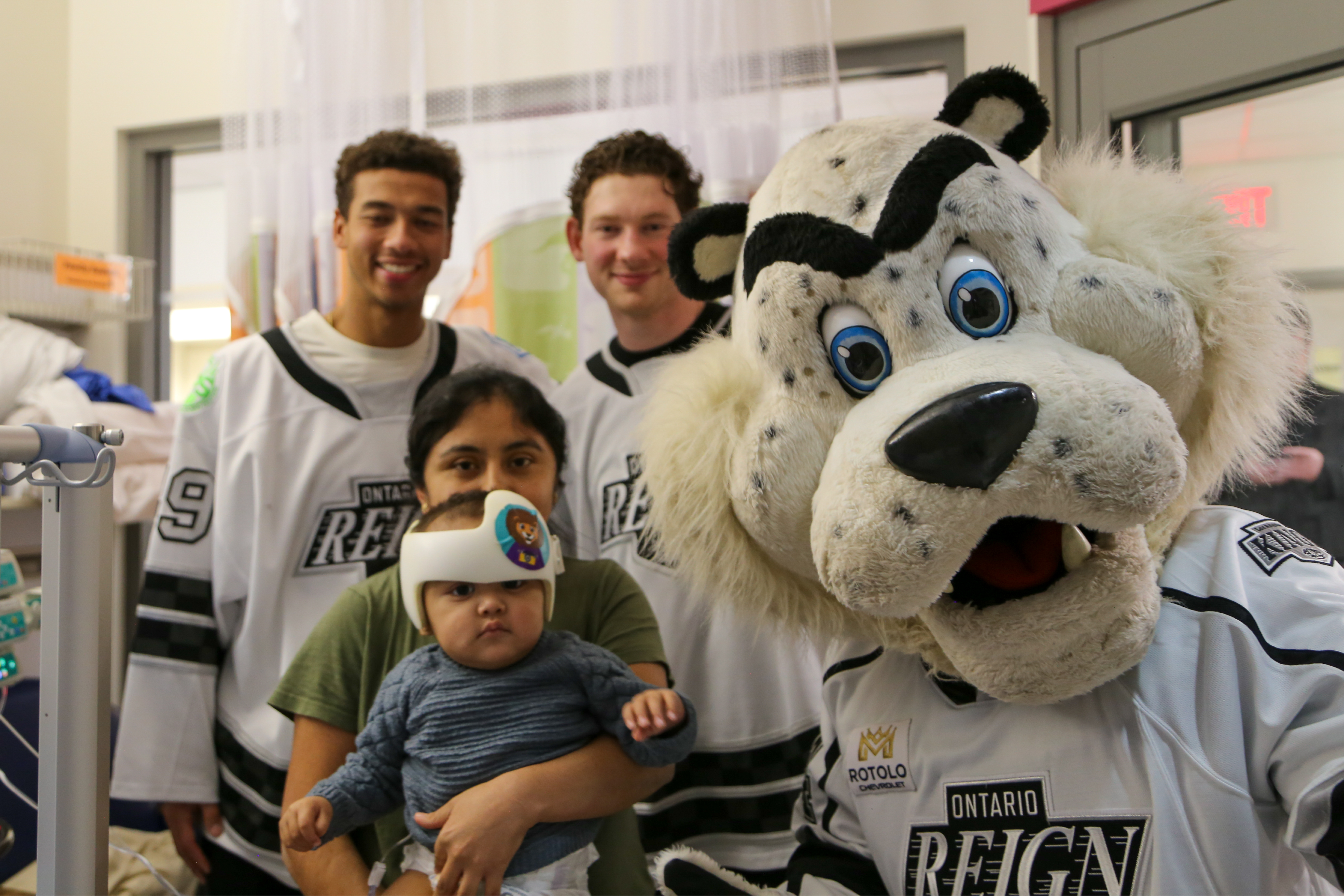 Ontario Reign takes photo with patient and mom
