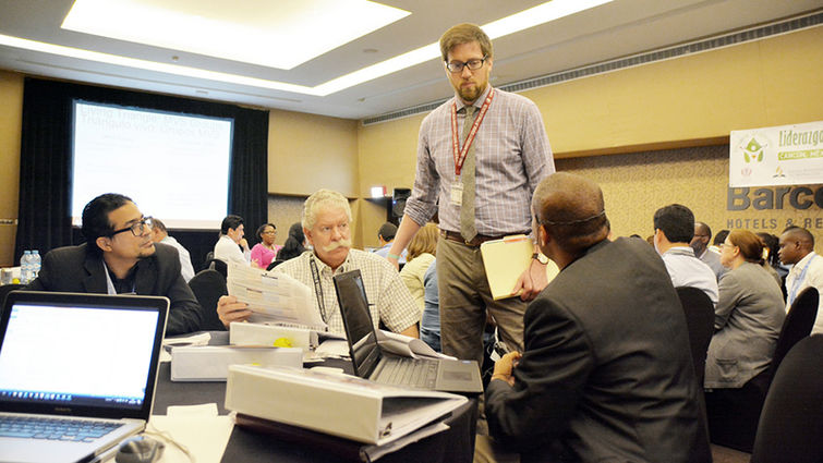 Peter Gleason, PhD, assistant professor at LLU School of Public Health, answers a question during the certificate in healthcare administration program. (Photo by Rafael Molina, MEd.) lluh