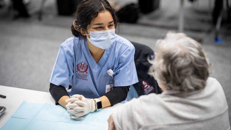 LLU students vaccinate community