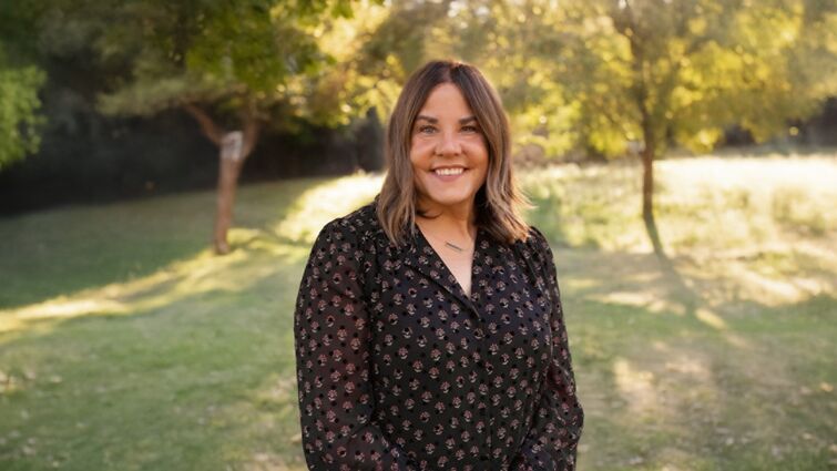 Scarlett Czarnecki is one of only four nurse leaders nationwide inducted into the 2025 Class of Fellows. Outdoor headshot of Scarlett Czarnecki