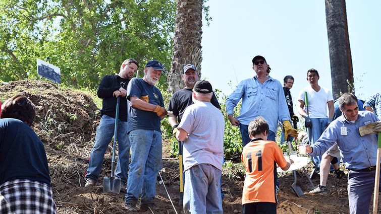 Richard Hart, MD, DrPH (navy blue shirt and hat), LLUH president; Kerry Heinrich, JD (light blue shirt and hat), LLUMC CEO; and other administrators discuss their progress with Ron Carter, PhD (light gray shirt, back to camera), LLU provost.