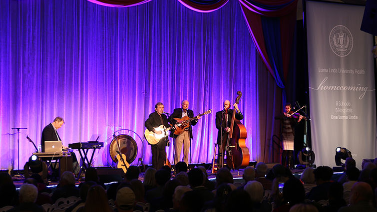 The evening’s headline performers were the Wedgwood Trio, accompanied by a guest keyboardist and violinist.