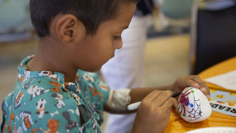 LLUCH patient, Emmanuel De la Paz, 5, of Coachella, enjoyed the painting activity at Fall Into Reading on Sept. 17 in the hospital lobby.