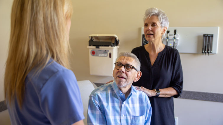 Patient talks to nurse