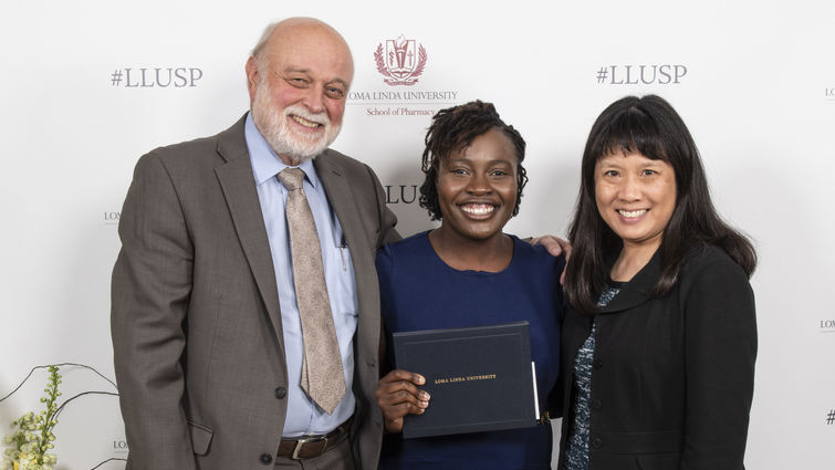 Shawnee Daniel, center, earned the President’s Award for the School of Pharmacy, alongside Richard H. Hart, president of LLU Health, and Noreen Chan Tompkins, Dean of LLU School of Pharmacy.