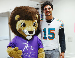 NFL Miami Dolphins linebacker Jaelan Phillips takes photos with Luke the Lion during his visit to Loma Linda University Children’s Hospital NFL Miami Dolphins linebacker Jaelan Phillips takes photos with Luke the Lion during his visit to Loma Linda University Children’s Hospital