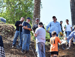 Richard Hart, MD, DrPH (navy blue shirt and hat), LLUH president; Kerry Heinrich, JD (light blue shirt and hat), LLUMC CEO; and other administrators discuss their progress with Ron Carter, PhD (light gray shirt, back to camera), LLU provost.