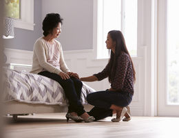 mother with Alzheimer's and daughter