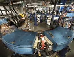 Proton beam accelerator