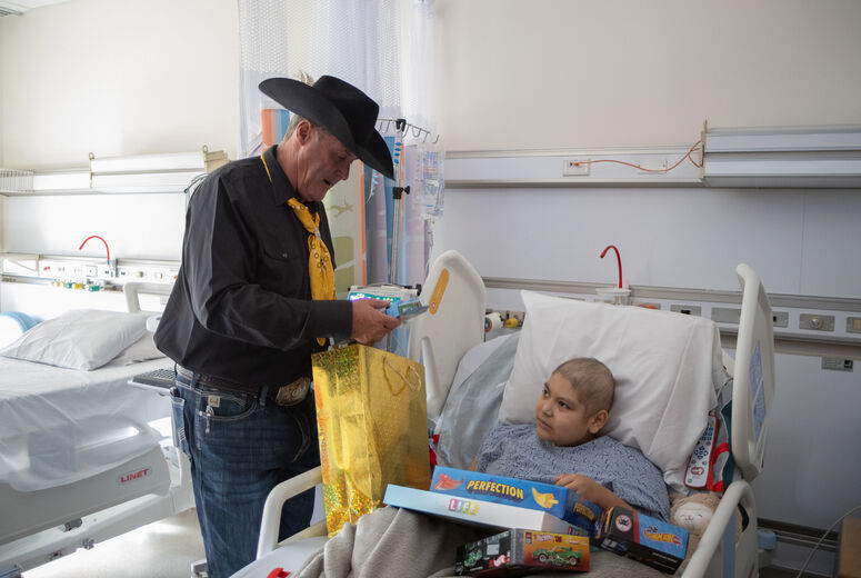 sheriff's deputy visits bedside of sick patient