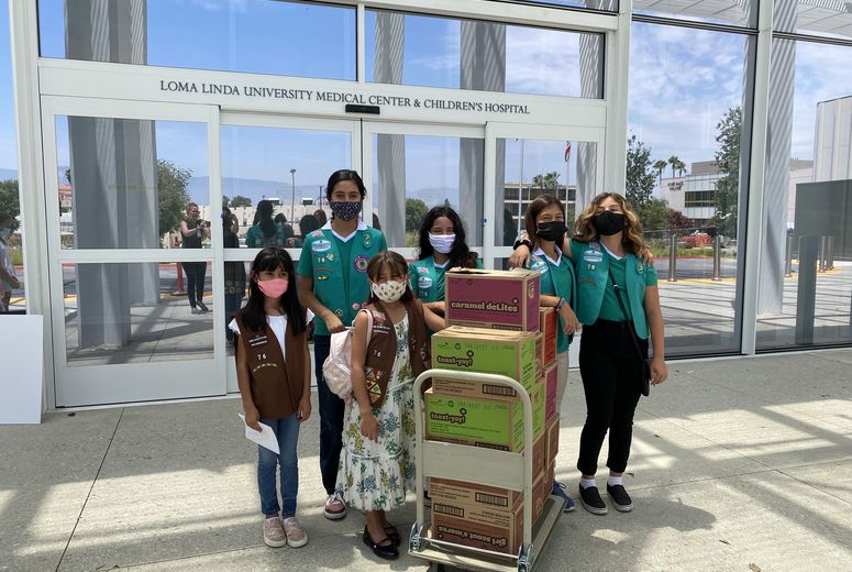Girl Scouts deliver cookies to hospital