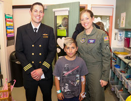 Airline pilots pay a visit to Loma Linda University Children’s Hospital male and female pilot pose for photo with young male patient