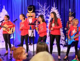 VNR: LLU Children’s Hospital Patients treated to evening of festive music during Carols in the Lobb