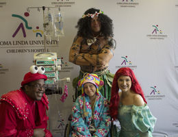 Patients treated to live theatrical music for the holidays by BellaJohn Theatricals