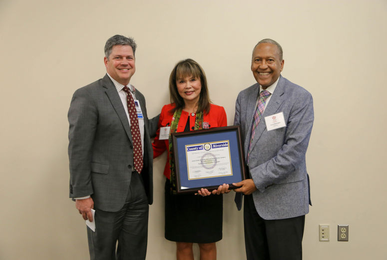 Chuck Washington, Riverside County District 3 supervisor, presented a certificate of excellence to LLUBMC.