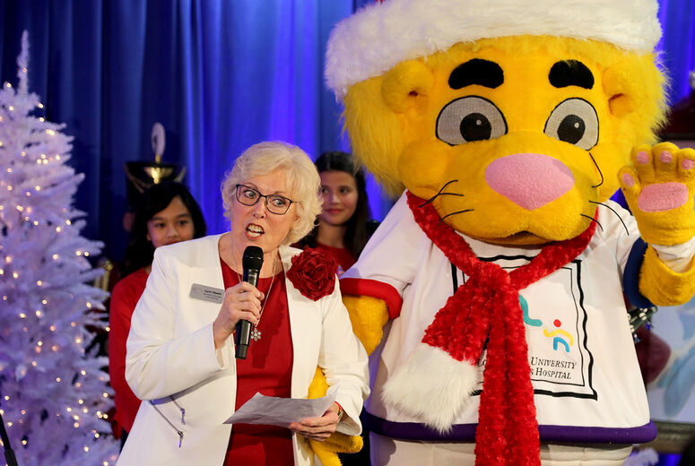 Two-term President meets perennial Mascot.